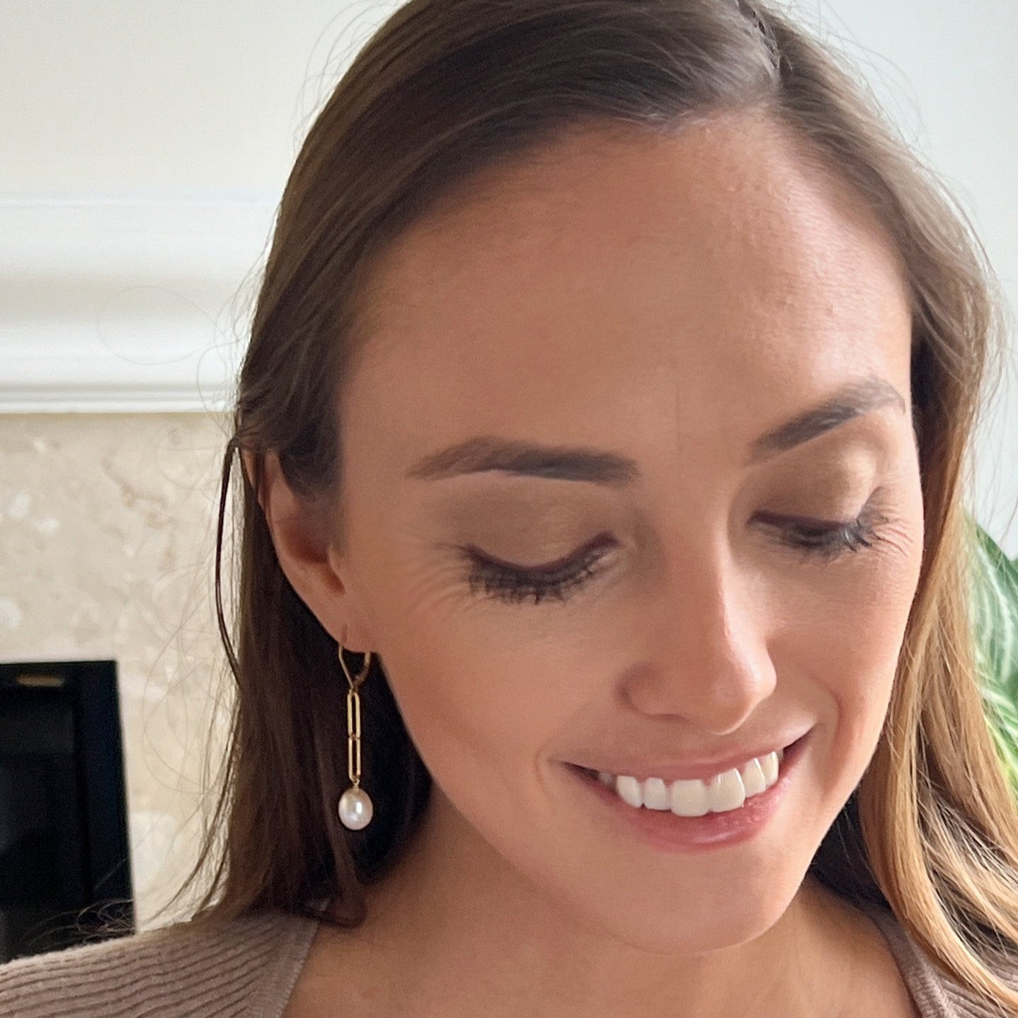 model wearing leverback pearl earrings