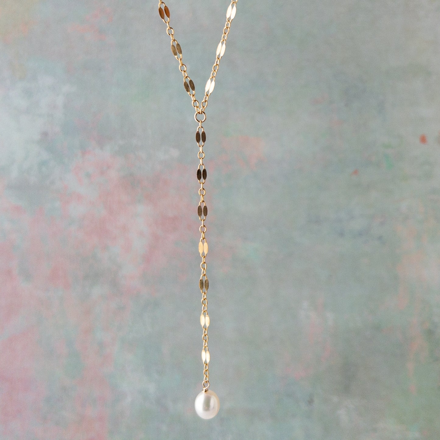 close up of Isabella lace chain pearl lariat necklace