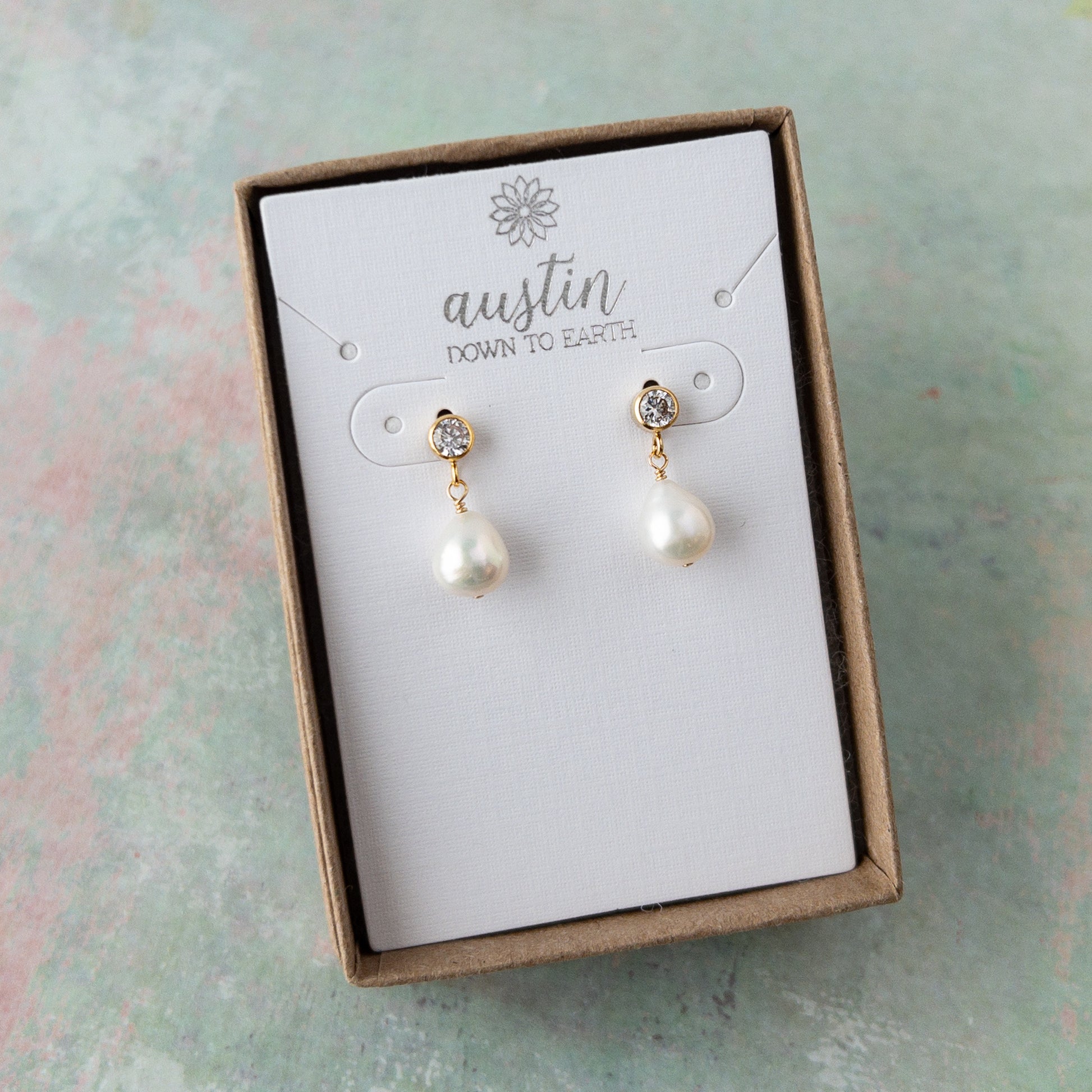 Pearl drop earrings from the Vivara Collection in gift box