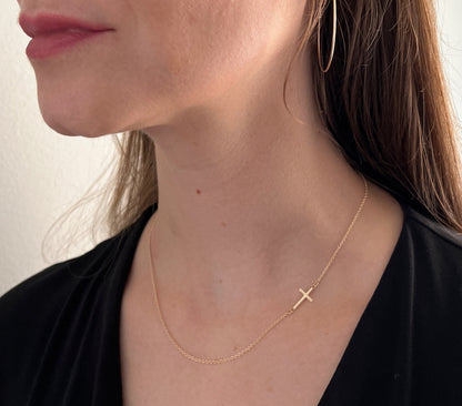 Essentials Side Cross Necklace