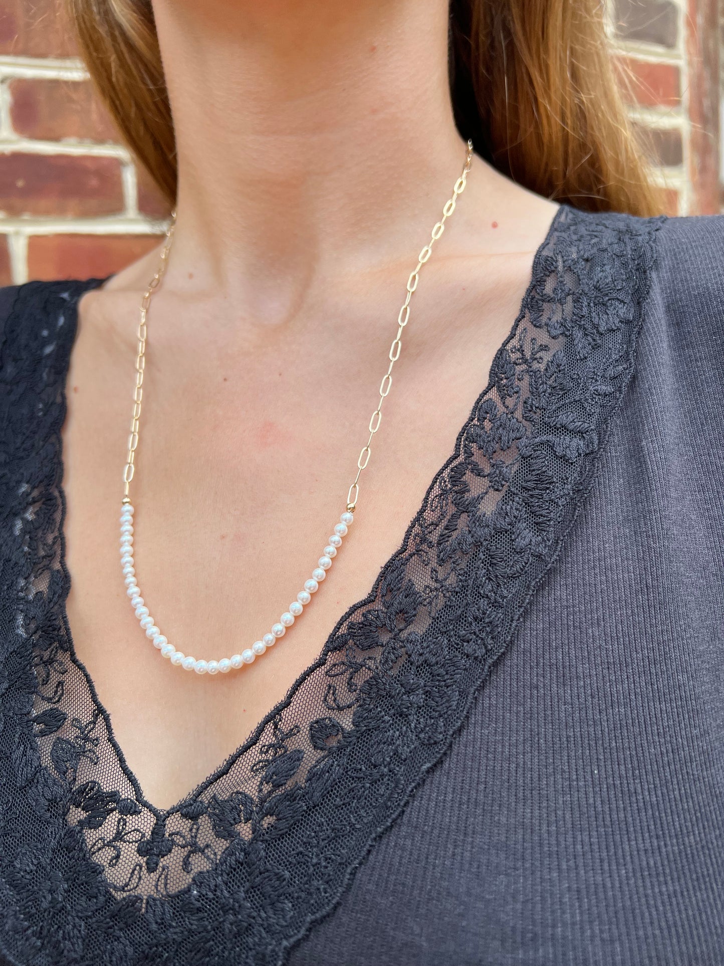 modern paperclip chain with a drape of freshwater pearls on model