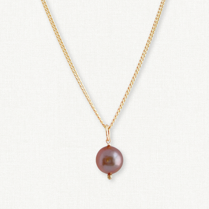 close up of Edison pearl pendant in gold