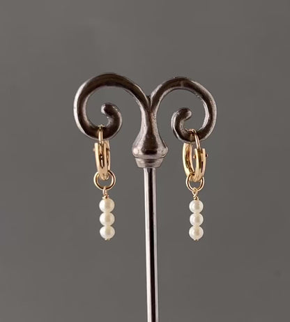 360 video of pearl huggie earrings