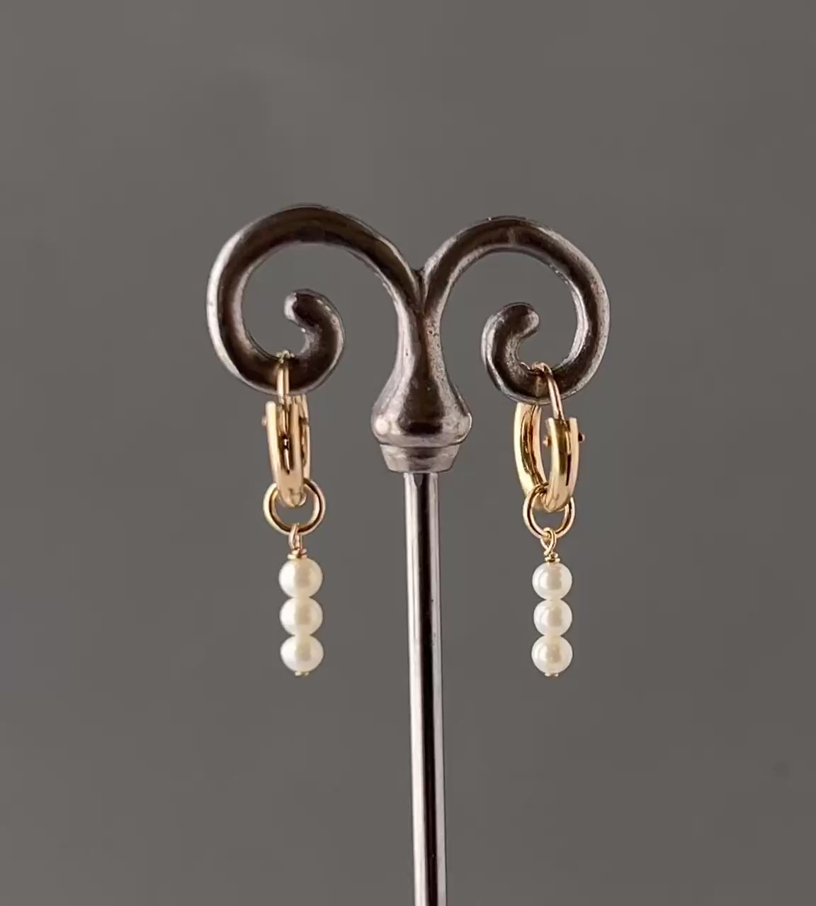 360 video of pearl huggie earrings