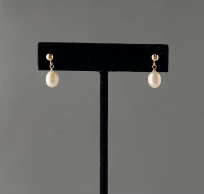 video of pearl stud earrings