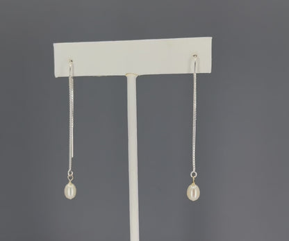 360 video of sterling silver chain earrings with pearls