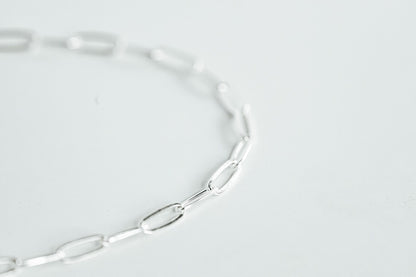 sterling silver paperclip bracelet close up of chain